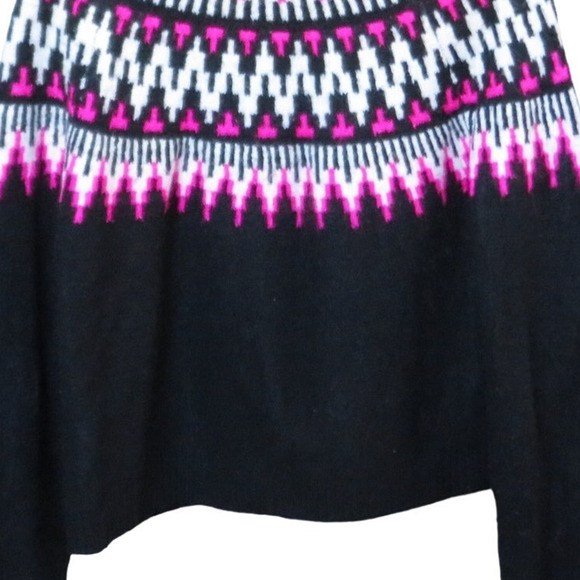 Line & Dot Black and Pink Patterned Turtleneck Sweater - Picture 6 of 12
